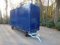 voorkant van de schamelwagen voor intern transport