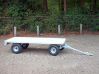 zijkant van de transportwagen