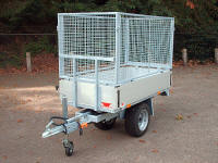 voorkant van de kiepwagen met loofrekken