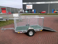 met gaas wanden en laadklep